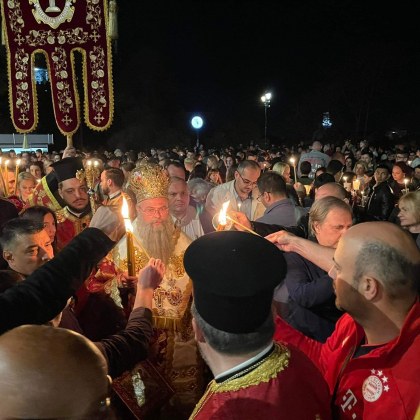В Пловдив стотици вярващи посрещнаха Великден пред храма предаде репортер