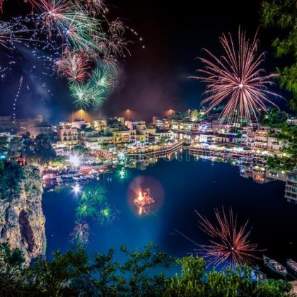 Гръцката полиция арестува 11 души и задържа други осем по