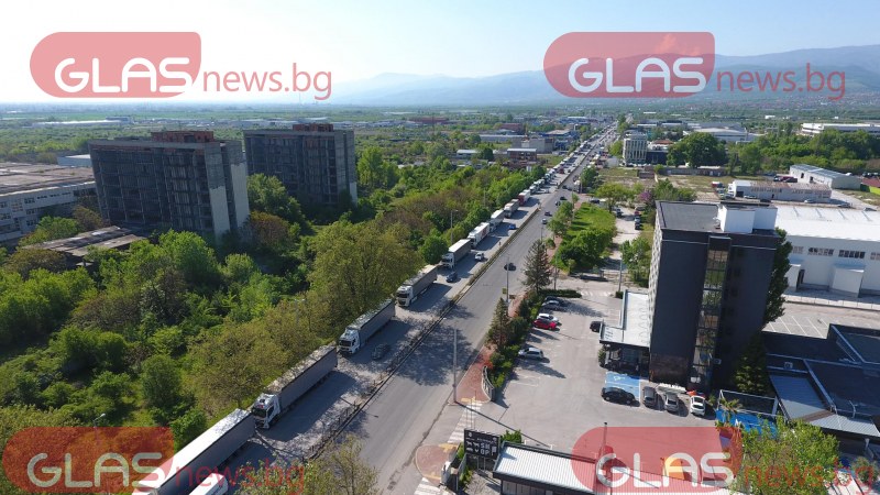 Километрични опашки от камиони в Пловдив. Искат оставка на правителството СНИМКИ+ВИДЕО