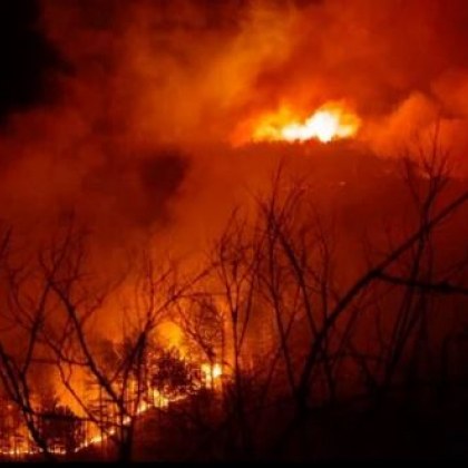 Голям пожар бушува близо до село Илинденци община Струмяни По данни