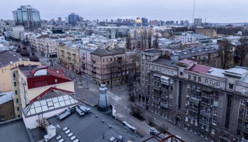 В южния украински град Херсон късно снощи отекна серия от
