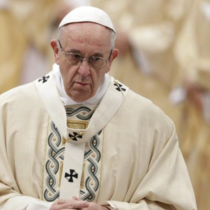 Силна болка в коляното затруднява придвижването на Папата през последните месеци Заради