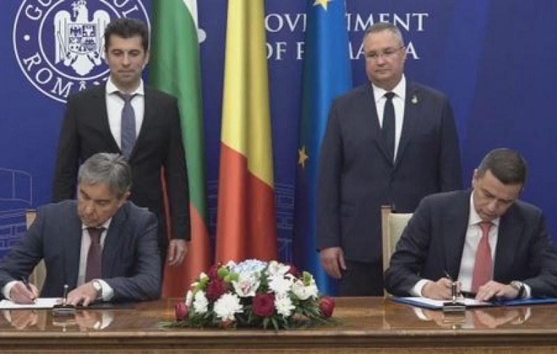 Българският министър-председател Кирил Петков пристигна в Букурещ, където бе посрещнат