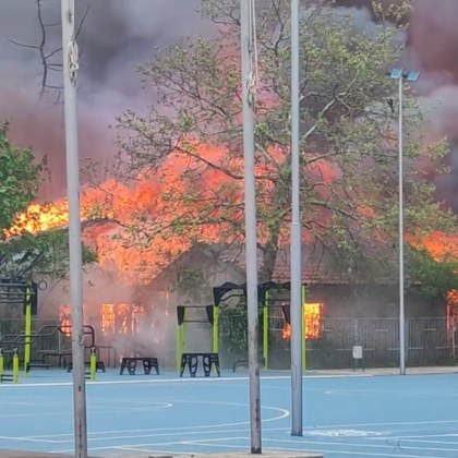 Голам пожар избухна в непосредствена близост до училище На варненската