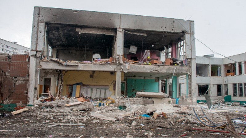 Обстрел разруши болница и жилищни блокове в Харков