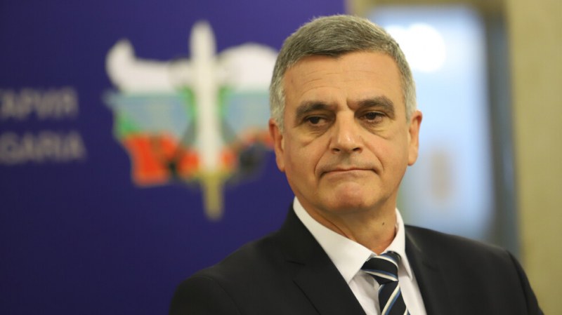 Бившият служебен министър-председател и доскорошен военен министър Стефан Янев избра