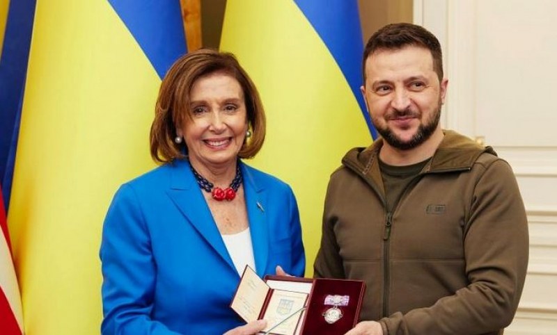 Зеленски се е срещнал с Нанси Пелоси в Киев