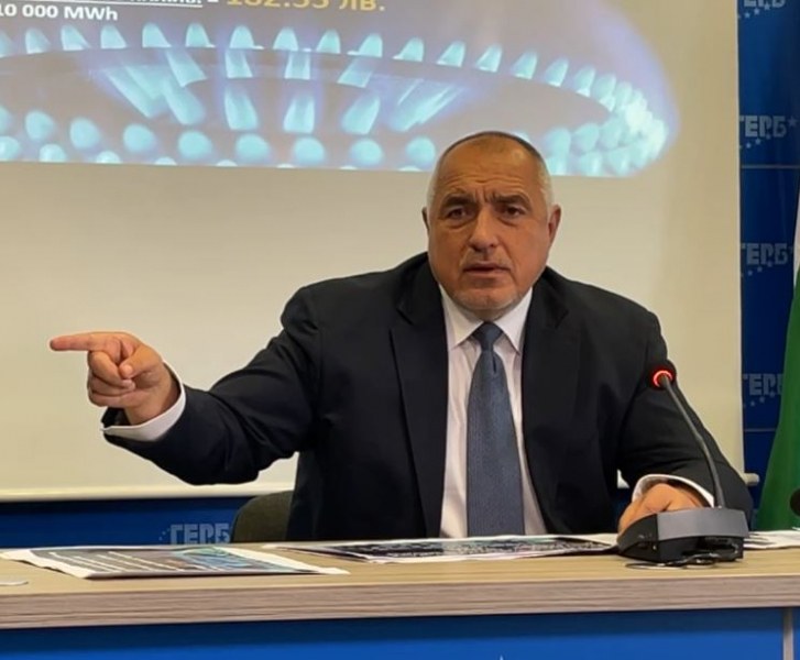 Енергийният министър все едно е паднал от Луната