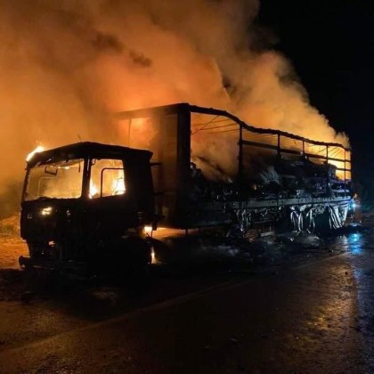 Камион е избухнал в пламъци на главен път Е 79 край