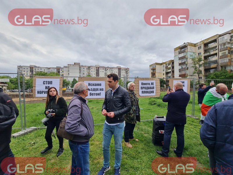 Пловдивчани излязоха на протест срещу презастрояването, искат оставка  СНИМКИ