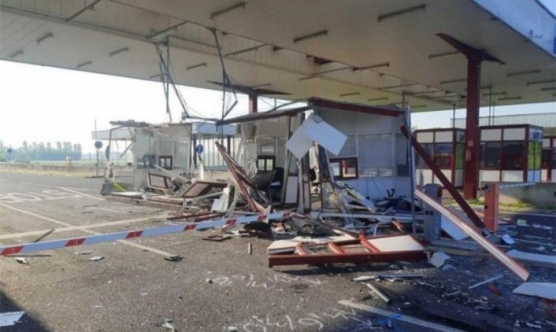 Българин се вряза с бус в ГКПП, има пострадали
