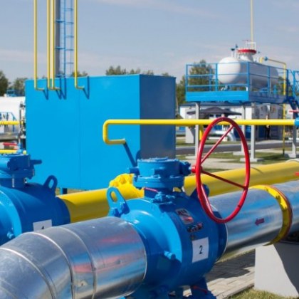 България продължава да купува руски газ но го купува през
