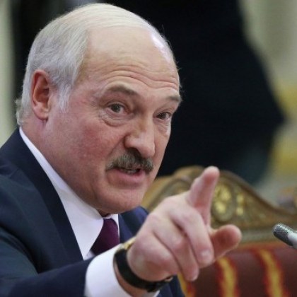 По време на разговор с журналисти Лукашенко увери че никой