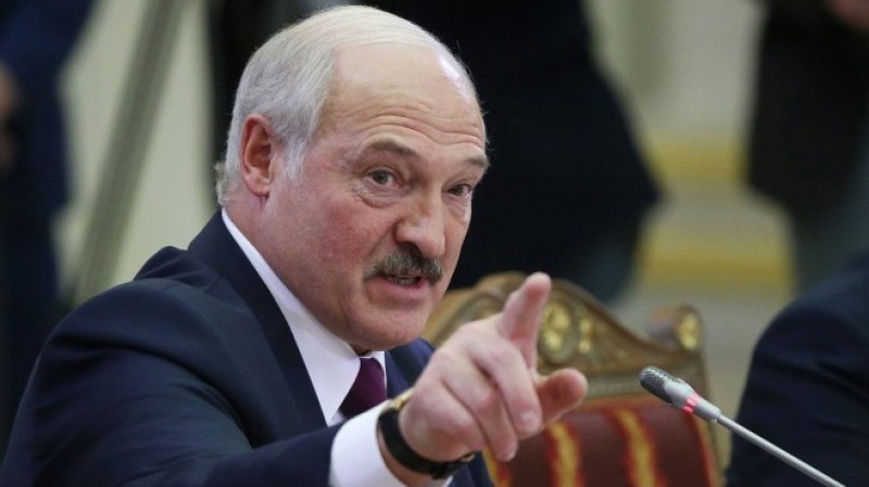 По време на разговор с журналисти Лукашенко увери, че никой