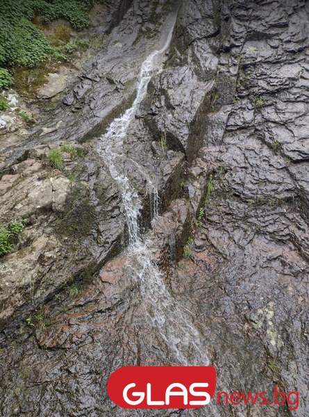 Красив водопад край Устина и невероятна гледка към Тракийската низина СНИМКИ