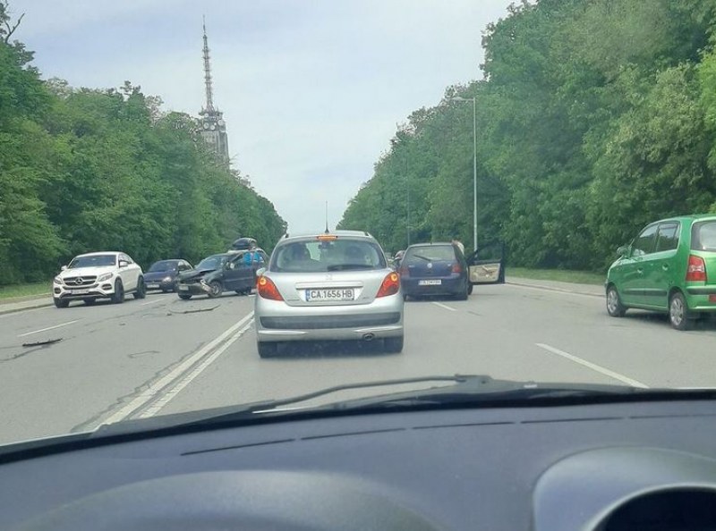 Поредна катастрофа в София СНИМКА