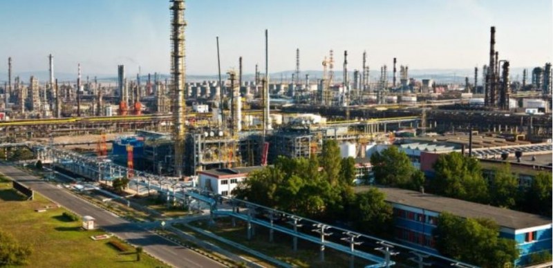 Ако забранят вноса на руски нефт, може да спре работата на единствената рафинерия в България