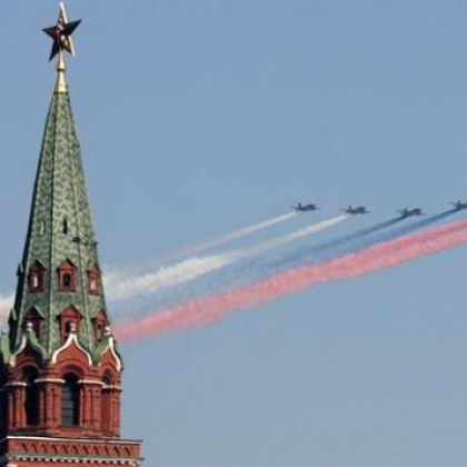 На фона на войната в Украйна Русия днес отбелязва 77