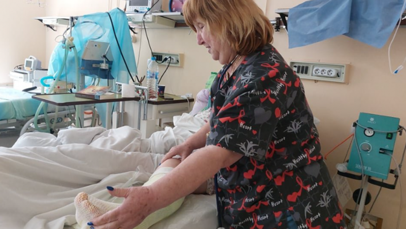 Лекари от болница в Горна Оряховица спасиха 67-годишна жена, ухапана