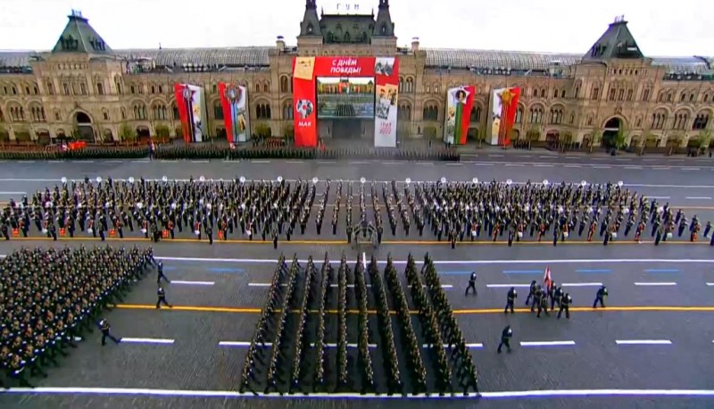 Русия демонстрира сила и мощ на Червения площад в Москва