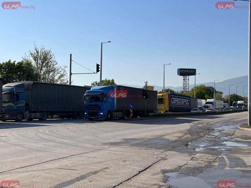 Строители и превозвачи блокират Пловдив днес