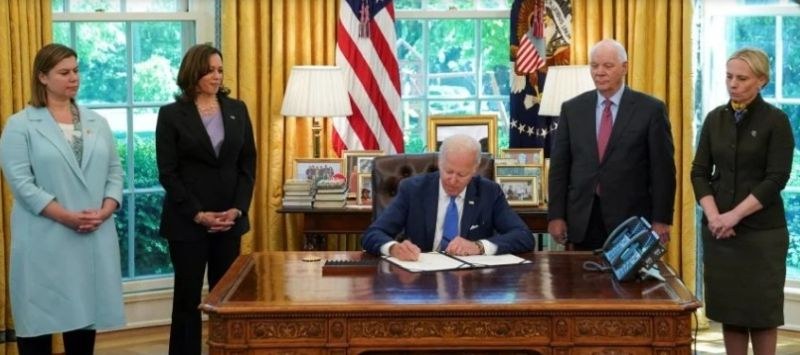 На 9 май президентът на САЩ Джо Байдън подписа ленд-лизинг