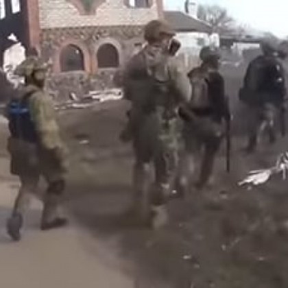 Уличен бой в Мариупол е заснет от екшън камера ВИДЕО 18+