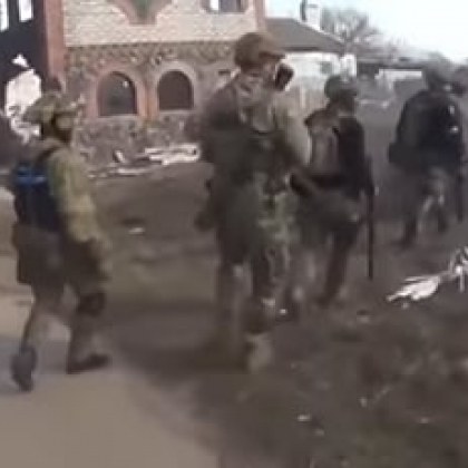 В Мариупол почти изцяло превзет от руските войски продължават уличните
