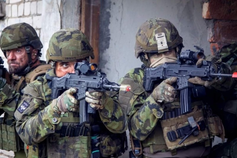 Чехия разреши на гражданите си да се присъединят към войната в Украйна