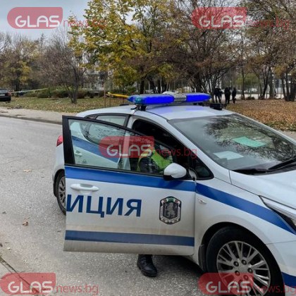 Зрелищни арести в центъра на Бургас срещу сградата на Новата
