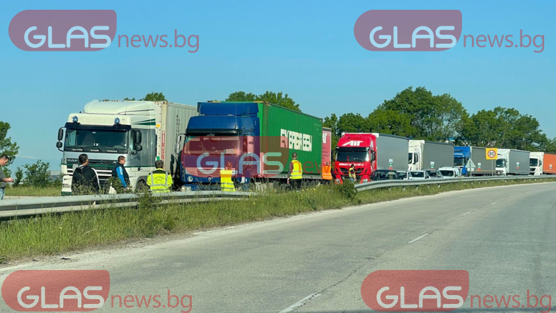 Протестът продължава: Камиони се струпват на „Цариградско шосе