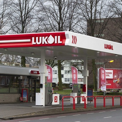 Лукойл обяви че купува 100 от руския бизнес от британско холандския