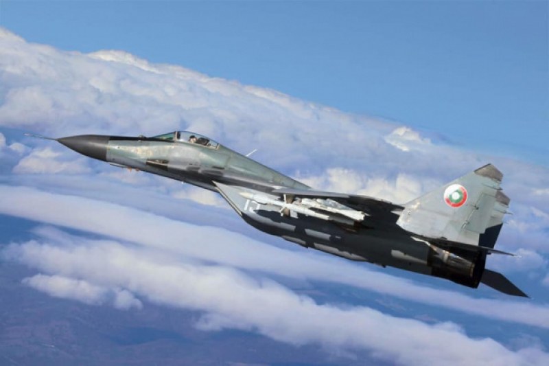 МиГ-29 от България се притече на помощ на чуждестранен самолет