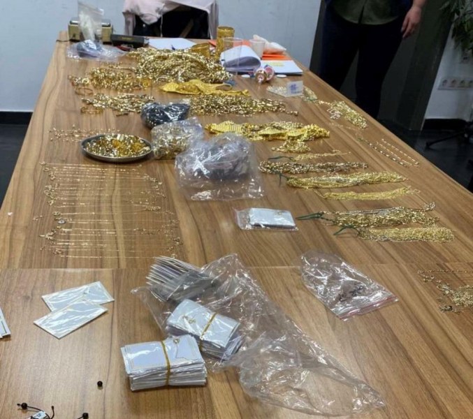 Служители от Митница Бургас откриха 7279.40 грама златни накити при
