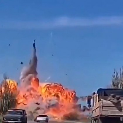 На видеото е запечатан момент в който руски танк е