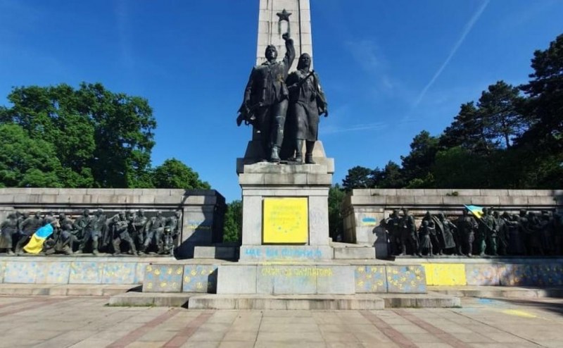 Паметникът в памет на загиналите в борбата против фашизма в