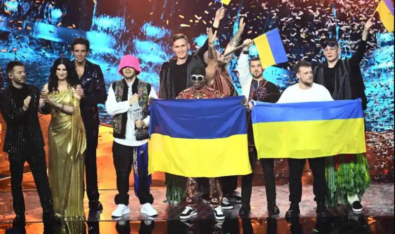 В оспорвана надпревара Украйна стана победител в конкурса „Евровизия“.Рап/фолк групата