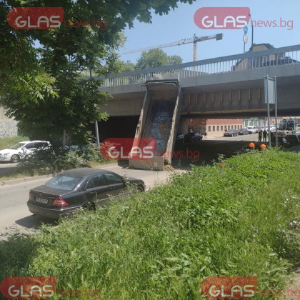Инцидент с камион стана преди минути в Пловдив Гондола на