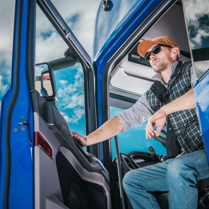 Професионалните шофьори на камиони остават или напускат работа въз основа