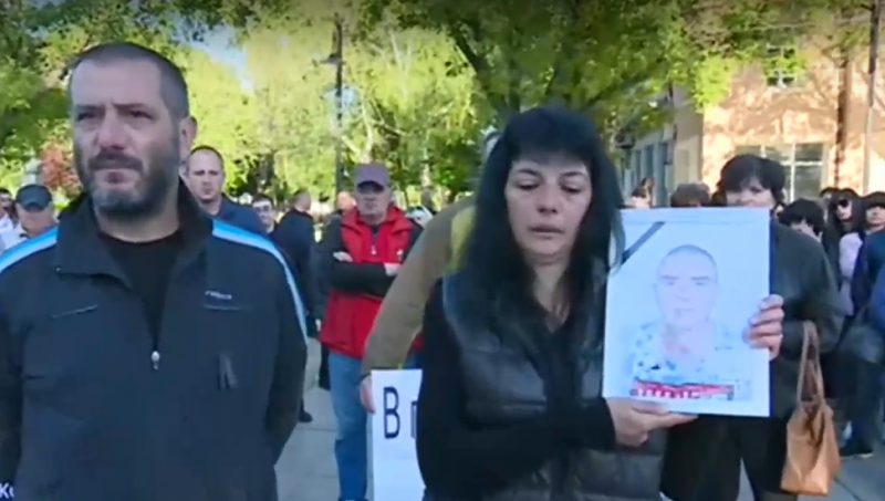 Протест пред общината в Самоков. Близки и приятели на 20-годишния