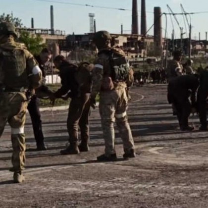 Бойците от националистическия батальон Азов които бяха блокирани в металургичния