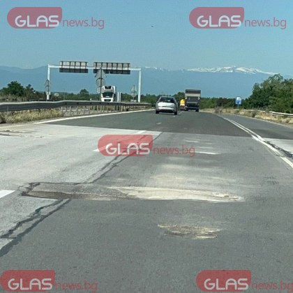Истинска дупка убиец зейна на магистралата край Пловдив при разклона