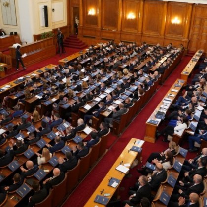 Парламентът ще обсъди и гласува оставката на заместник председателя от квотата