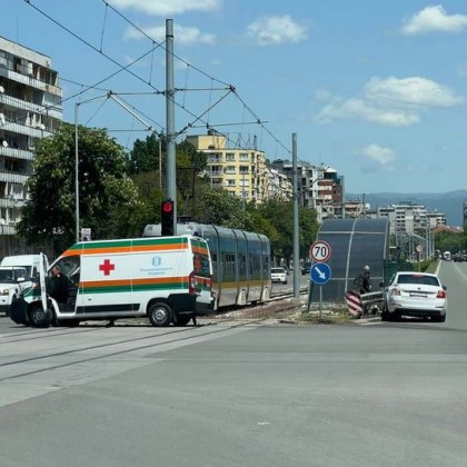 Линейка и трамвай са се блъснали в София научи GlasNews bg По