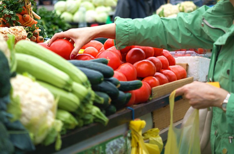 Колко ще плащаме за плодове и зеленчуци през лятото?