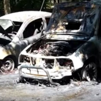 Подпалиха кола с украински номера, изгоряха още два автомобила