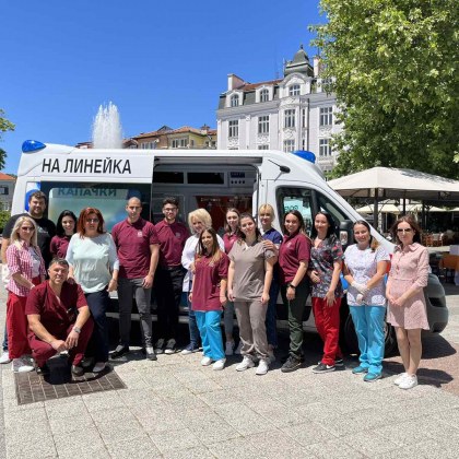 Студенти от Медицински университет Пловдив от специалностите Медицинска сестра