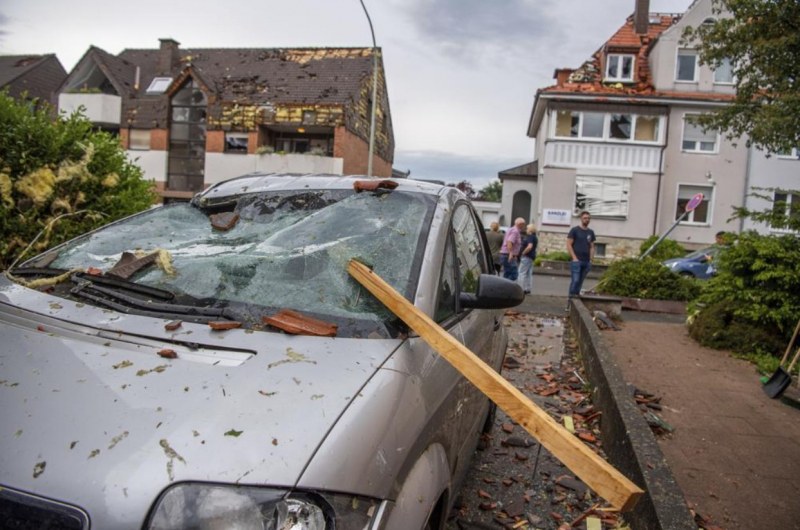 Разрушително торнадо удари европейски град ВИДЕО
