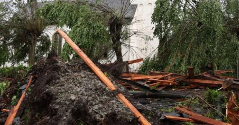 Над 40 души бяха ранени, след като торнадо връхлетя западния
