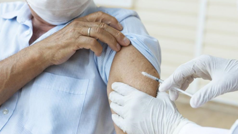 Министерство на здравеопазването обяви условията, по които българските пенсионери, ваксинирани